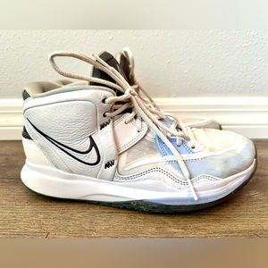 Nike Kyrie Infinity Smoke and Mirrors in size 8.5